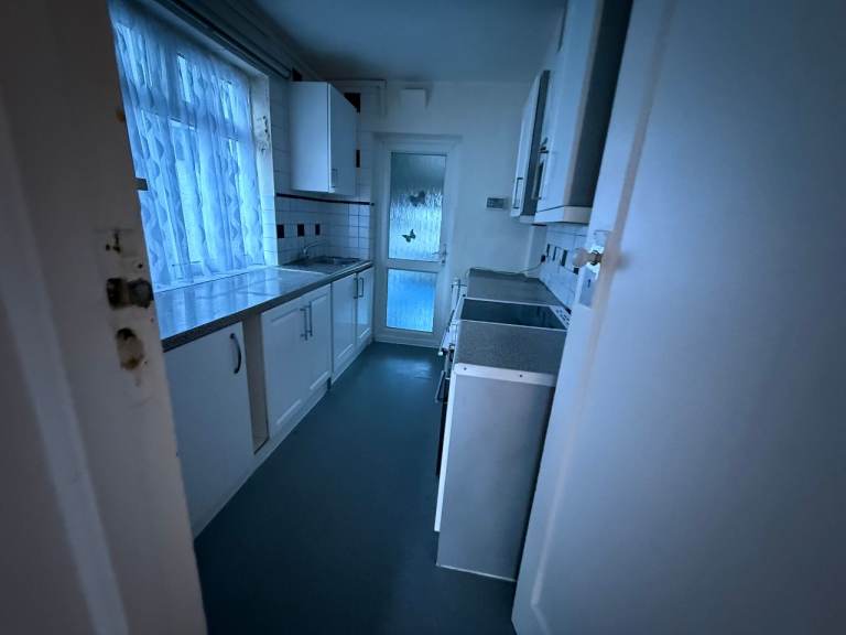 3 BEDROOM SEMI DETACHED  HOUSE UNFURNISHED  FOR RENT FOR 6 TO 8 MONTHS ONLY 