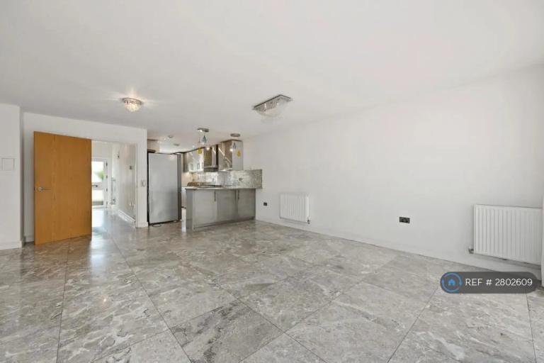 3 bedroom house in Morphou Road, London, NW7 (3 bed) (#2802609)