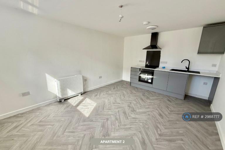 1 bedroom flat in Market Place, Mansfield, NG18 (1 bed) (#2988777)