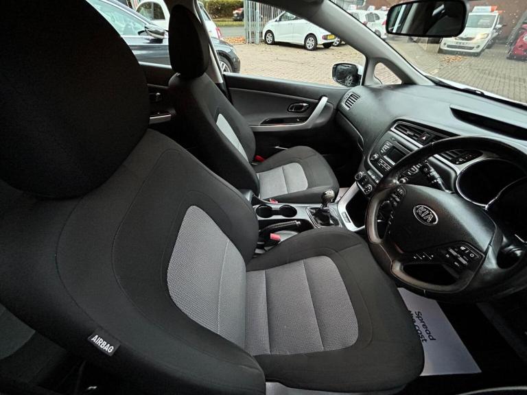 KIA CEED 1.6 CRDi 2 Euro 6 (s/s) 5dr 2015