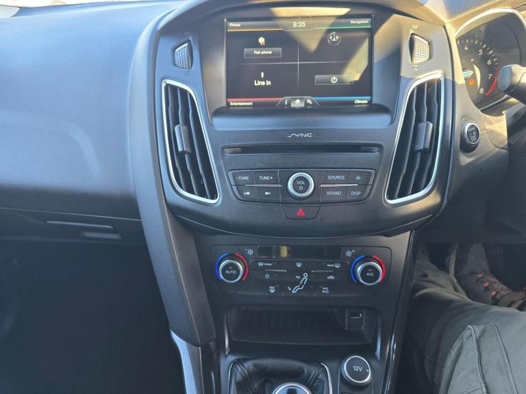 2016 Ford Focus 1.0 EcoBoost 125 Titanium 5dr HATCHBACK PETROL Manual