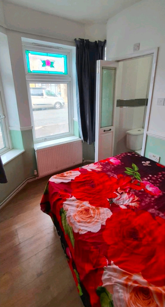 Spacious & Cosy En-suite Room for Rent – RM7 9AJ
