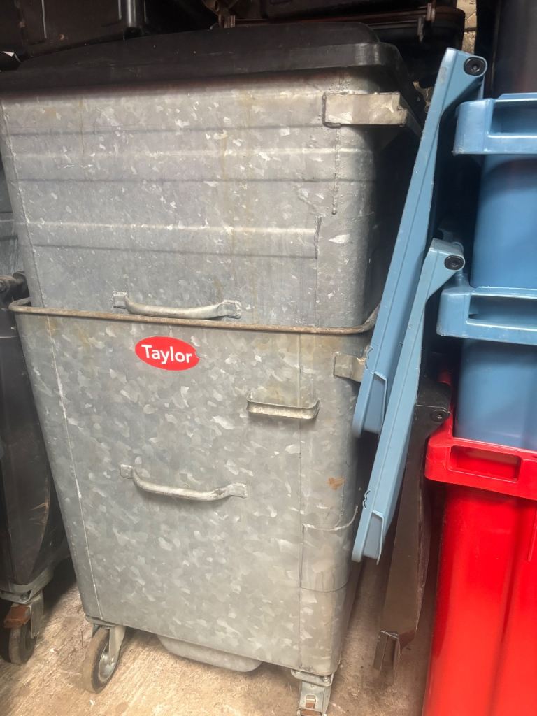 1100L Wheelie Bins