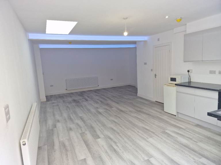 3 - 4 person office 