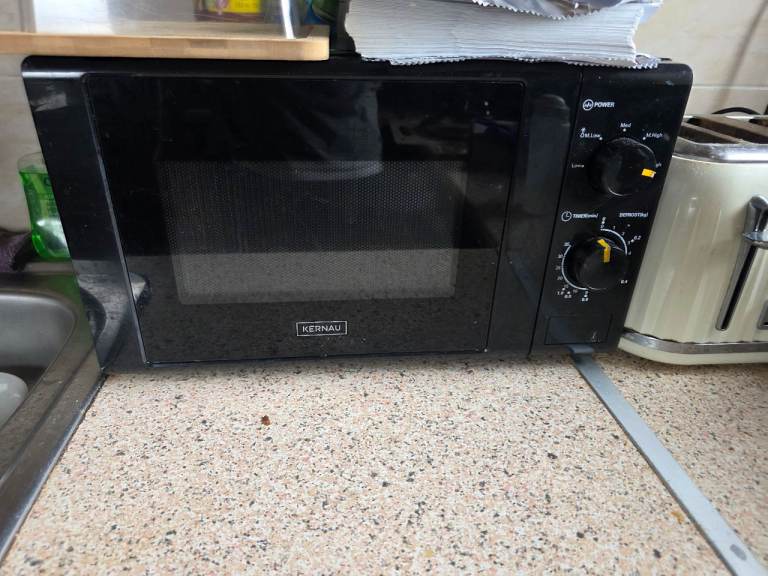 Kitchen Appliances Bundle - Microwave, Toaster, Kettle, Juicer, Waffle Maker