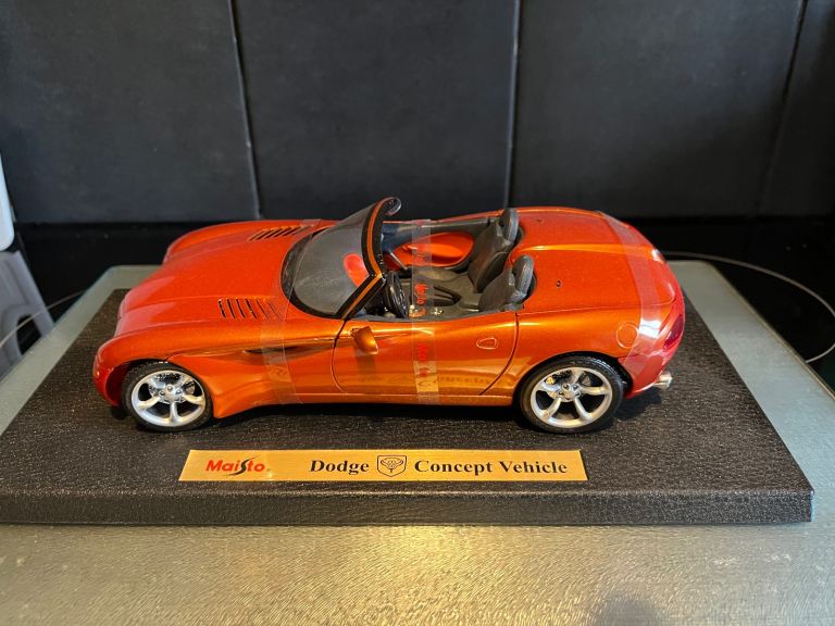 Maisto 1:18 scale model 