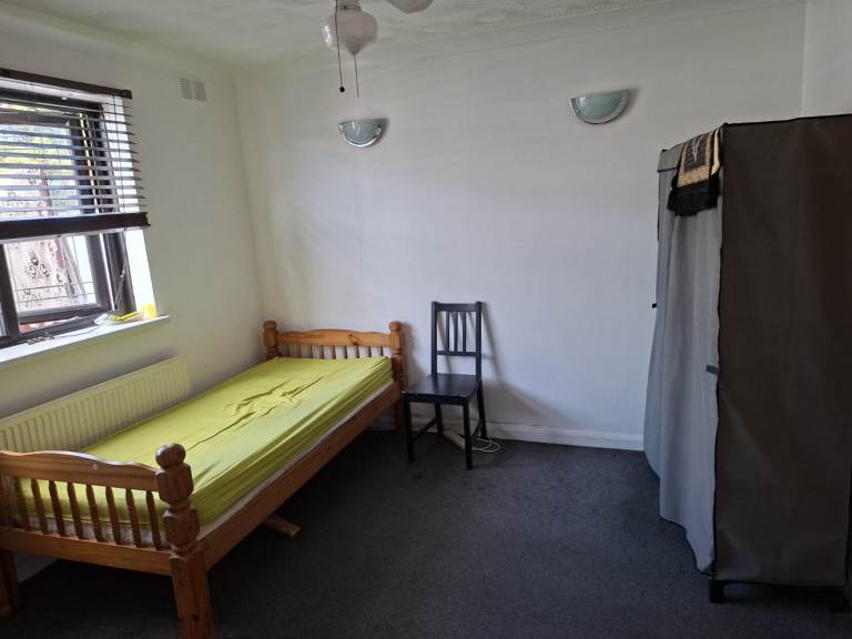 Spacious and Cosy Single Room for Rent in - SL1 3AF