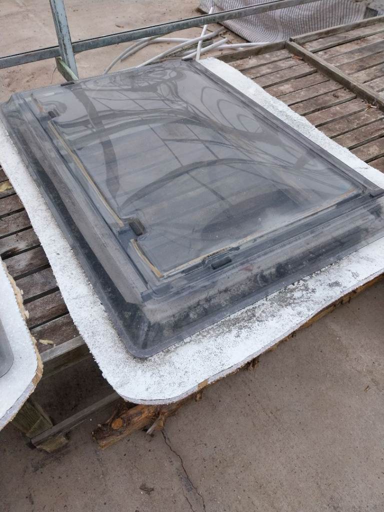 Remis tilt and slide caravan skylight 