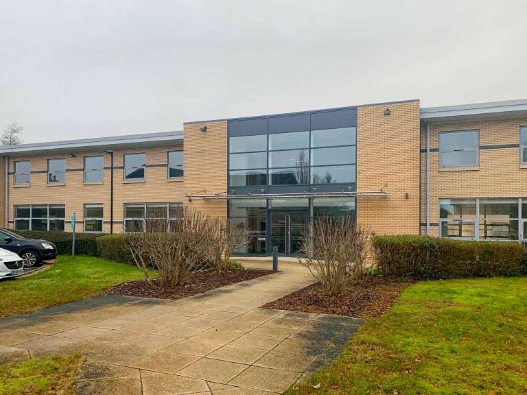 Solihull - B377WY \ Office Space for Rent - 2 Workstations