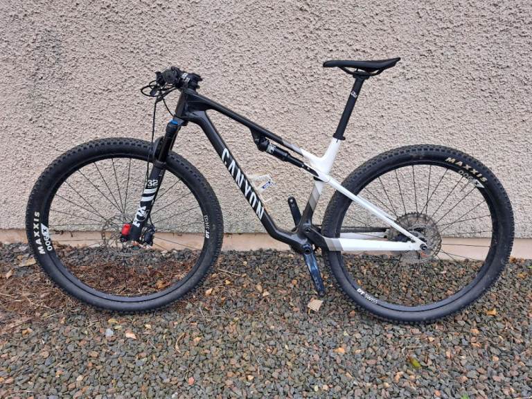 Canyon mountain bike Lux World Cup CF 6, top-end carbon Medium frame, XC race bike