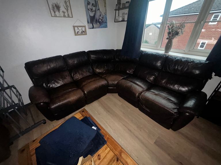 Large Brown Leather Corner Sofa - Recliner