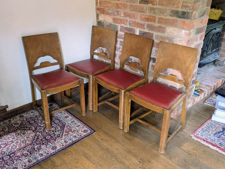 Set of 4 Wooden Dining Chairs – Red Seats