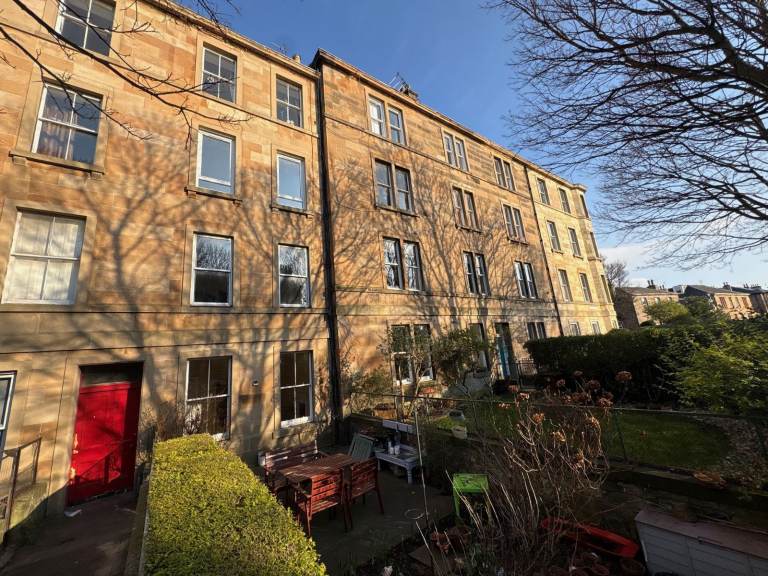 2 Bed flat to let - Gladstone Terrace 