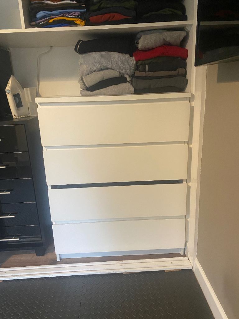 White Chest of 4 Drawers – Good Condition