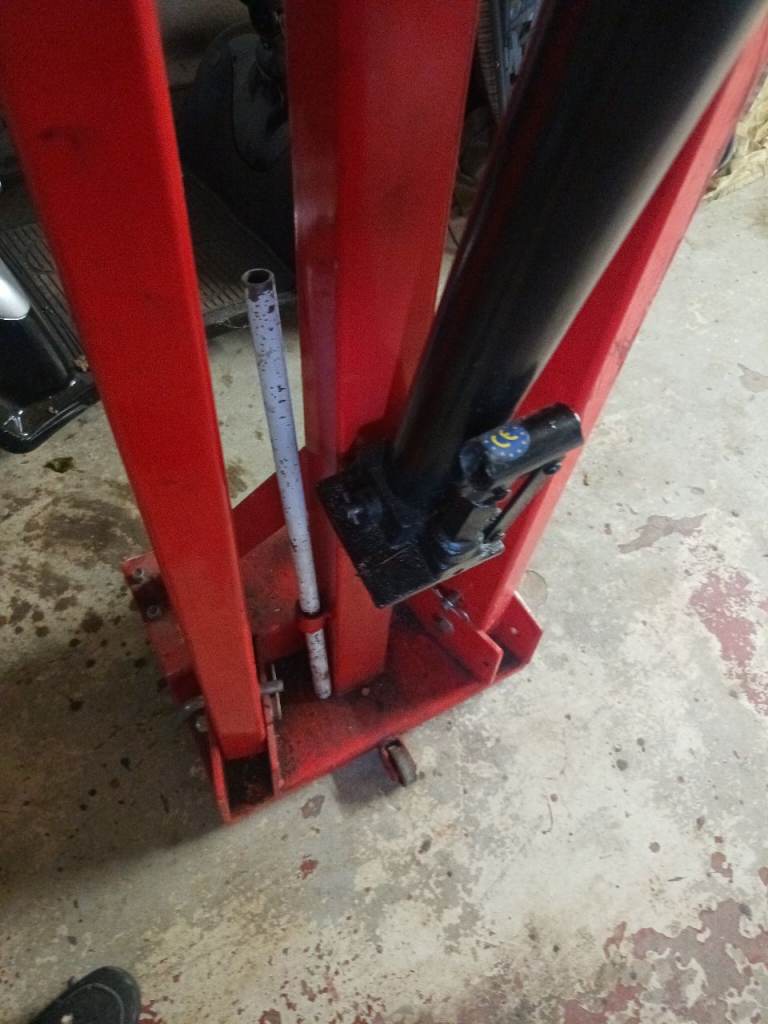  Engine hoist 