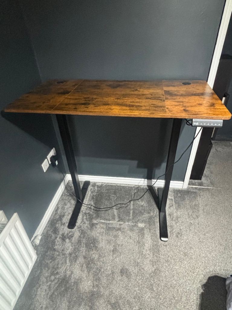 Electric wooden desk 