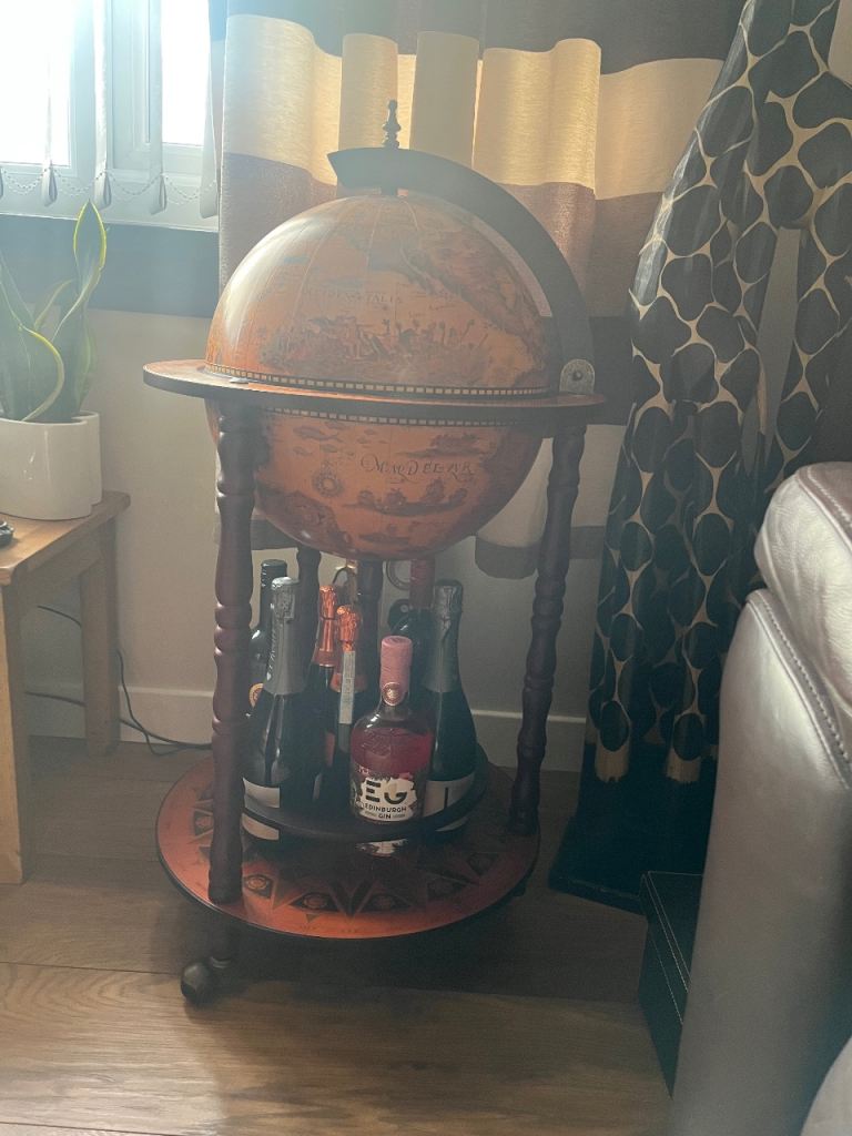 Globe drinks trolley