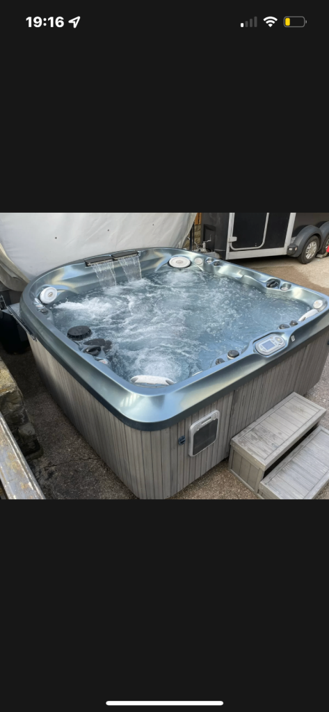 Jacuzzi J480 hot tub 🔥