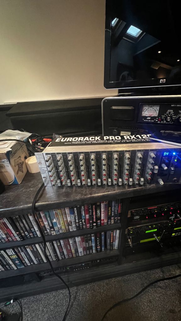 Behringer mixer 