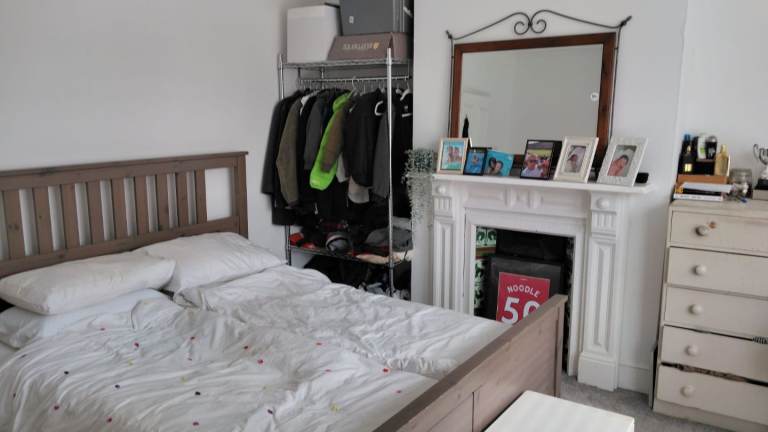 A large 4 bedroom house between Tooting Bec & Broadway  Stations Sw17