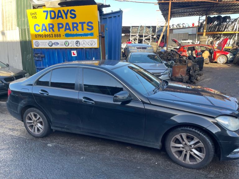 12 Mercedes c200 2.2 diesel Auto Black BREAKING parts