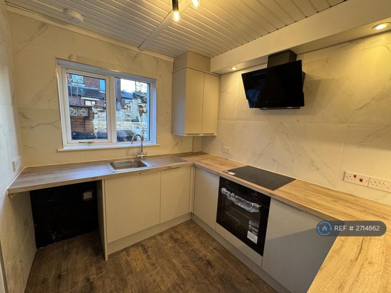 2 bedroom house in Station Road, Bamber Bridge, Preston, PR5 (2 bed) (#2714862)