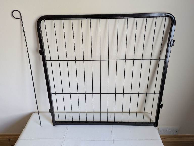 6-panel gated pet pen