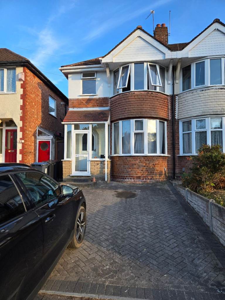 A lovely and quiet 3 bedroom semi-detached house at Selly Oak