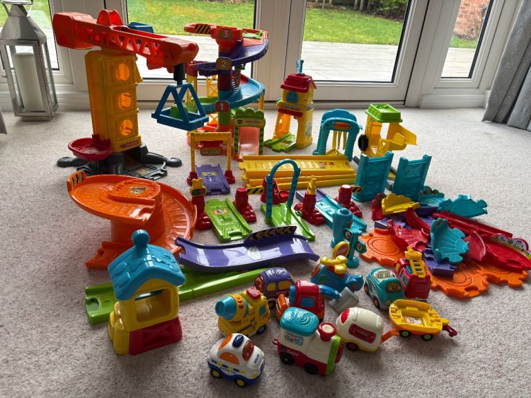 VTech Toot toot set with crane, parking tower, accessories and more