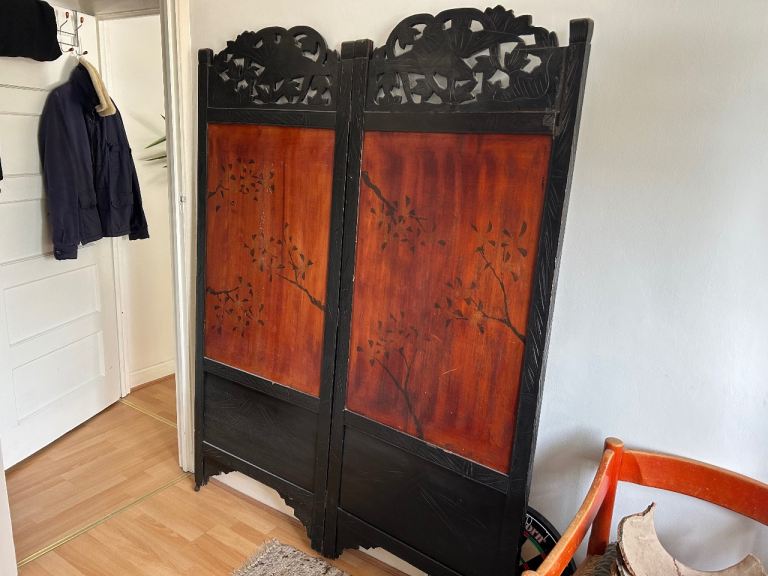  Japanese Meiji-style or Chinese lacquered screen panel featuring shibayama