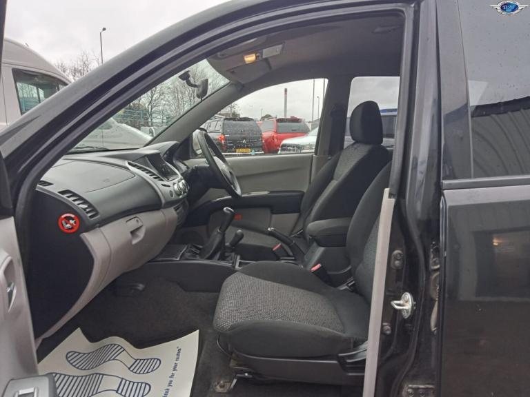 MITSUBISHI L200 2.5 DI-D Trojan Black Manual Diesel 2011