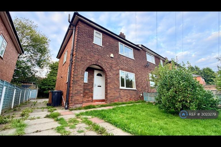 3 bedroom house in Grasmere Road, Manchester, M27 (3 bed) (#3023279)