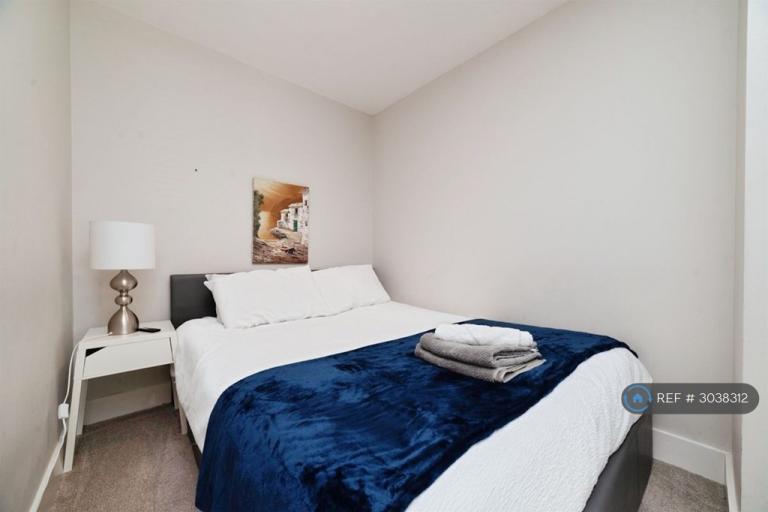 1 bedroom flat in Perfect Couple's Retreat, Hull, HU1 (1 bed) (#3038312)