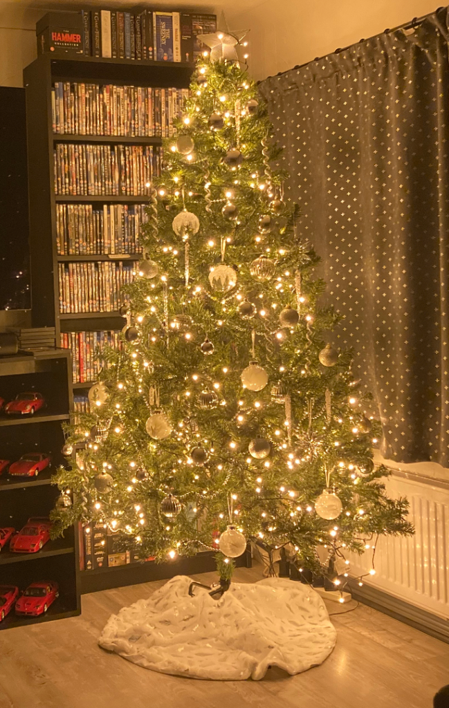 7ft Xmas Tree with lights and decorations
