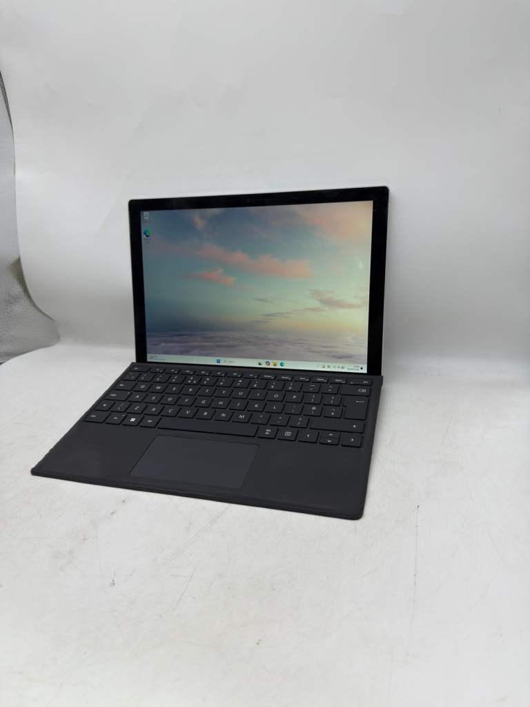 Microsoft Surface Pro – Intel Core i7 7th Gen | 8GB RAM | 256GB SSD | Windows 11 Pro 