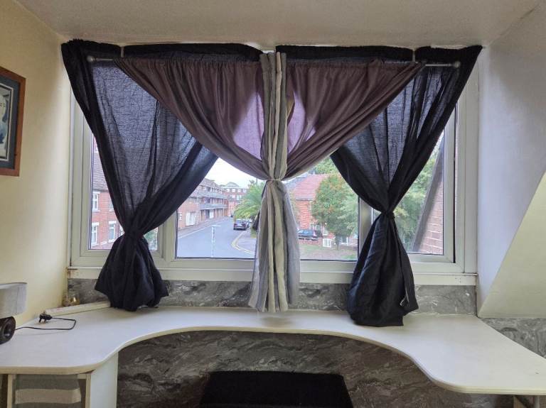 Double bedroom in shared house near Poole Quay 