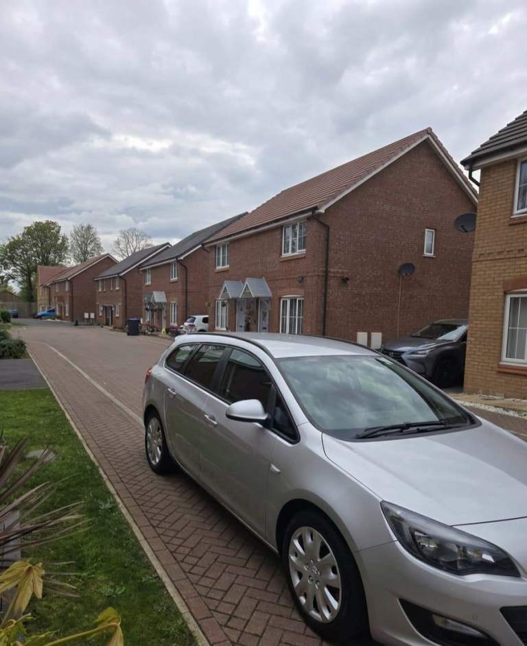 Vauxhall astra 5 months MOT manual 