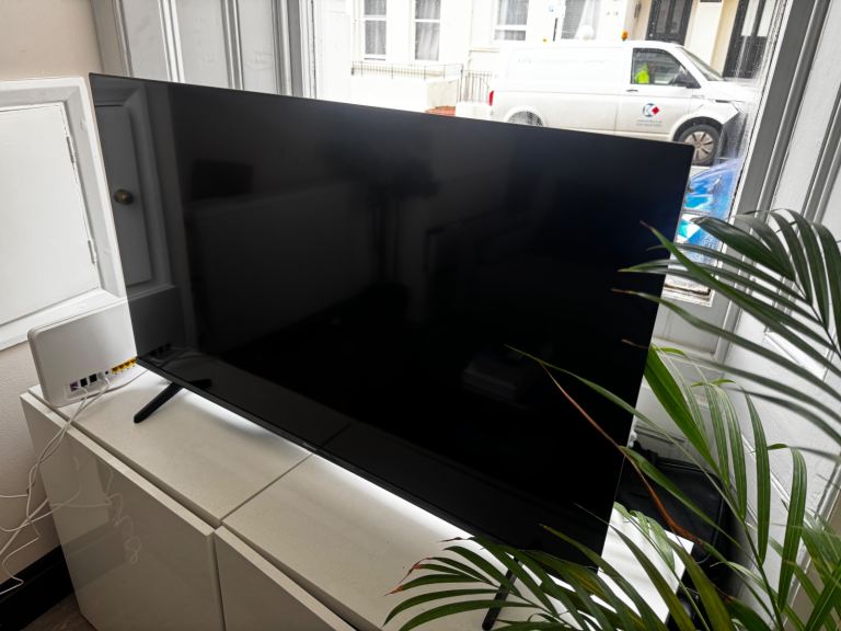 Hisense 32 inch TV 