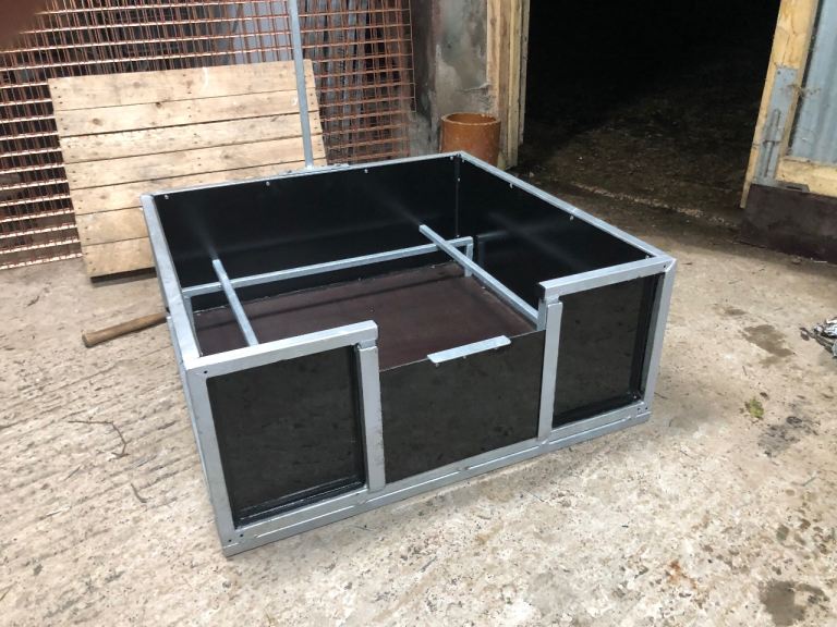 Puppy whelping box