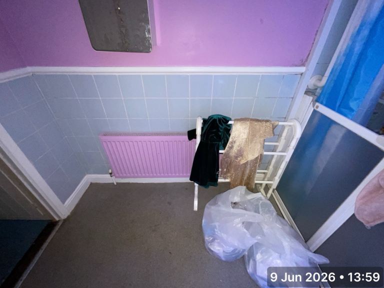 Room to let in shared house