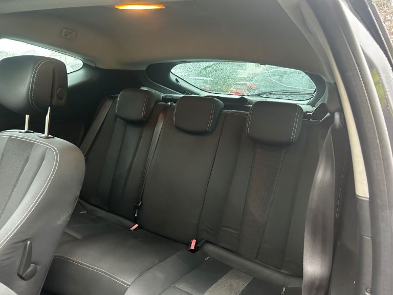 Renault Megane DYNAMIQUE TomTom, 1 year MOT, great specification, Service history! 