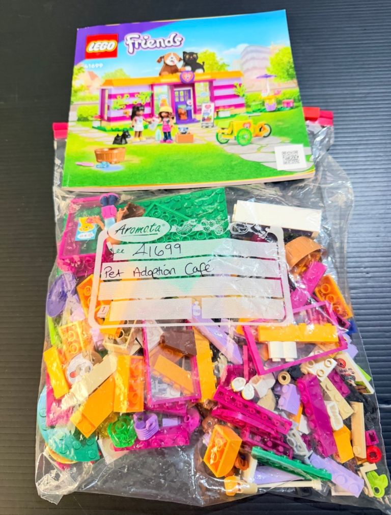 LEGO Friends 41699 Pet Adoption Café Complete with Instructions