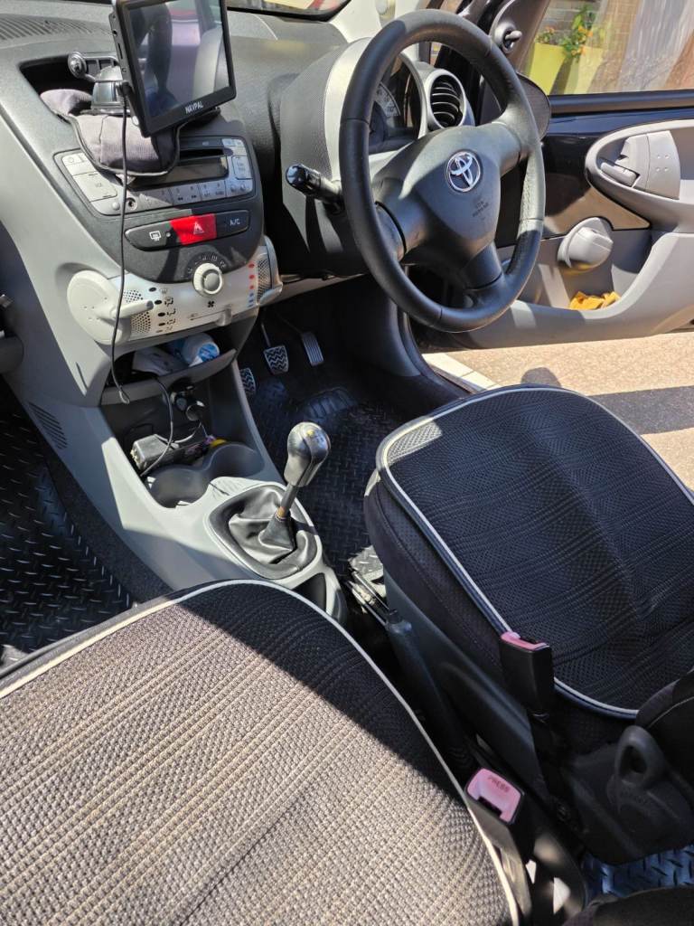 Toyota, AYGO, Hatchback, 2010, Manual, 998 (cc), 5 doors