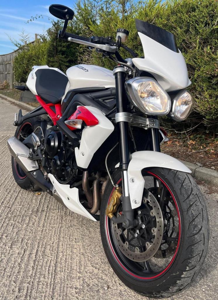 2013 63 TRIUMPH STREET TRIPLE 675 R WHITE 675R NAKED HISTORY NEW MOT 12k MLS