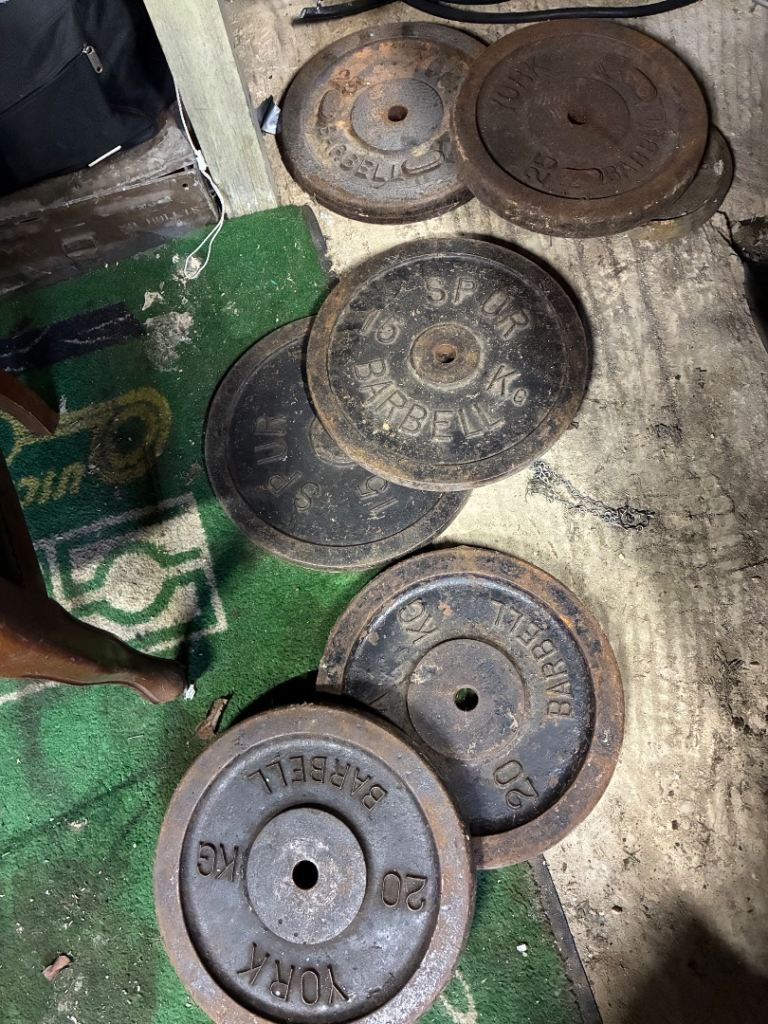 130kg of weight plates 