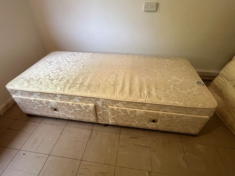Dreamland Single Bed & Mattress with drawers 