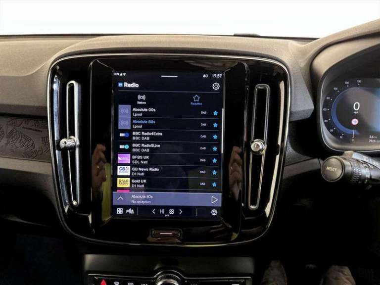 2022 Volvo XC40 Recharge 69kWh Core Auto 5dr Automatic SUV Electric Automatic