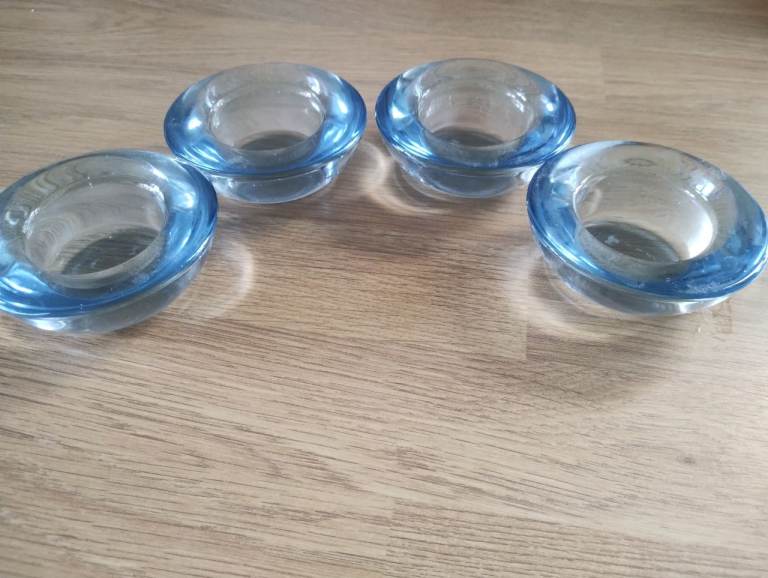 Set of 4 tea light candle holders 