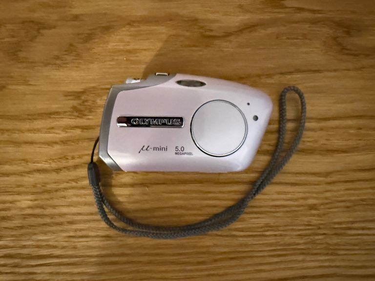 Olympus Mui Mini 5 megapixel in pink