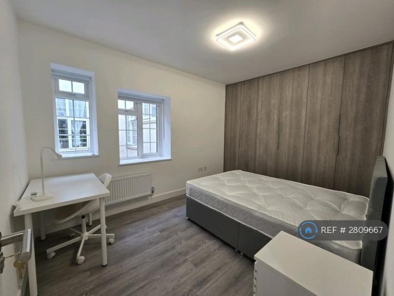 1 bedroom in Warwick House, London, NW3 (#2809667)